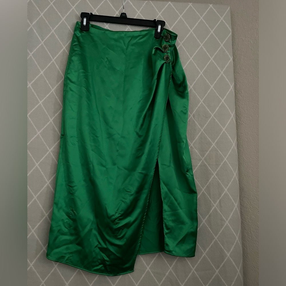 Zara High Waist Satin Pleated Midi Skirt in Kelly Green L - Holiday Festive